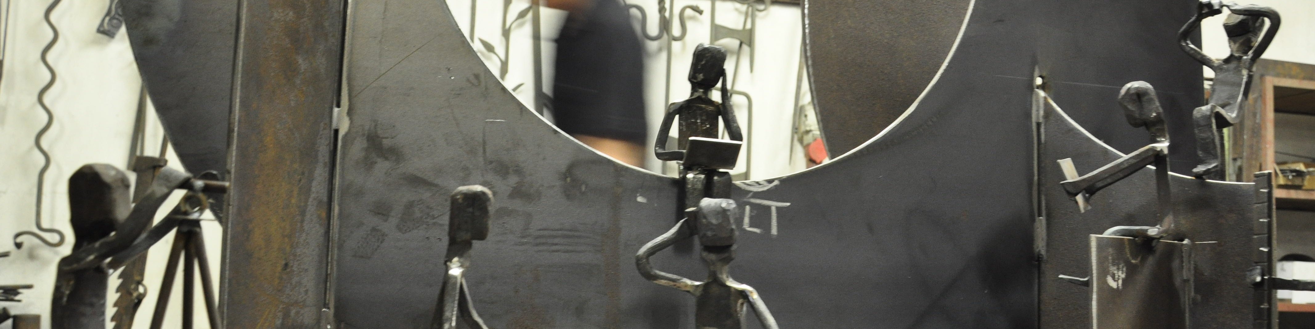 Figuren die erstellt wurden beim Teamschmieden aus Baustahl.