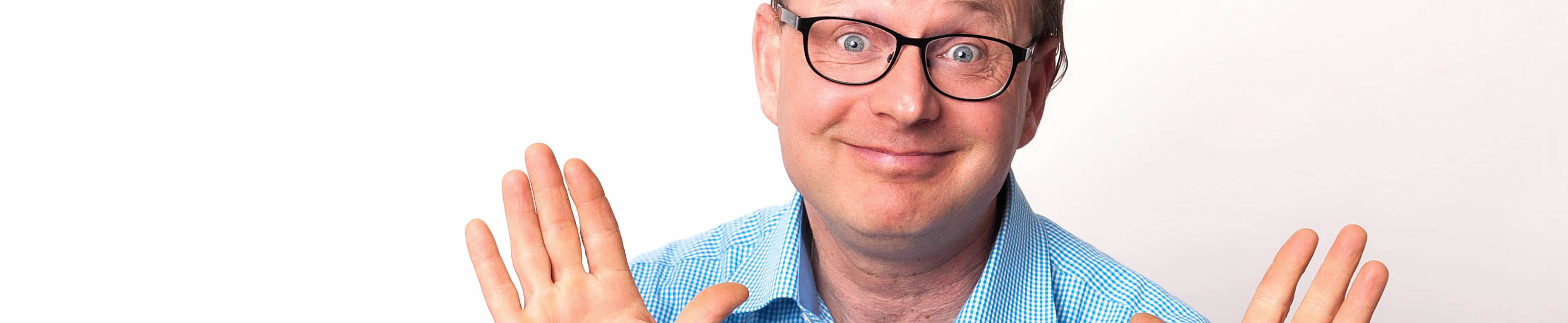 Ralf Käppler mit lächeln und abwehrenden Händen