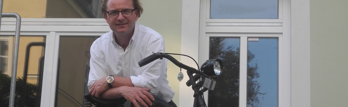 Ralf mit seinem Fahrad von 1955, ein Geschenk von Lucas derks