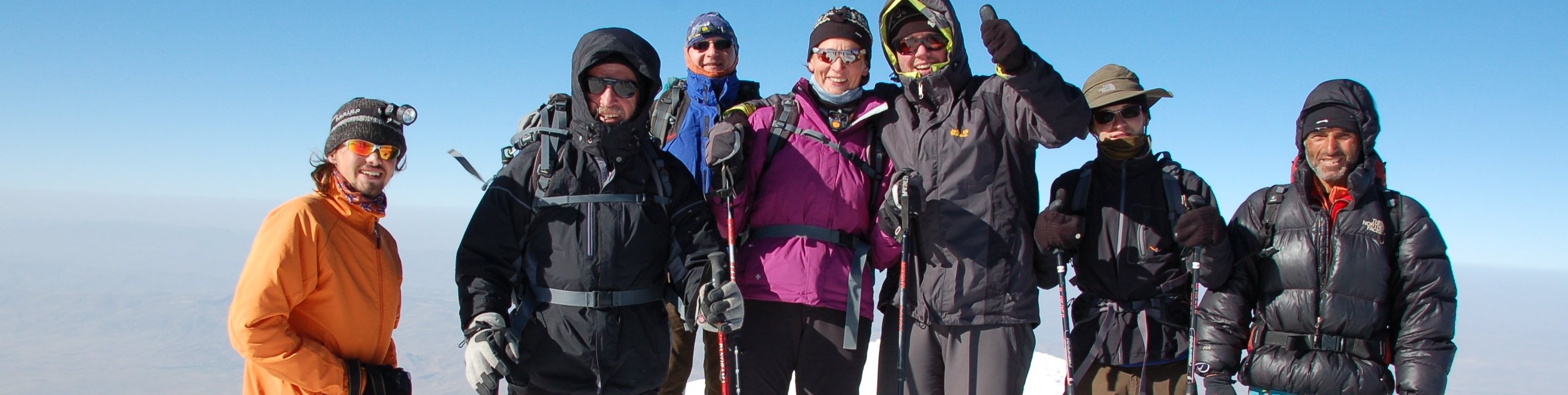 Gipfelbild 7 Teilnehmer der Besteigung des Ararat in Anatolien. Ralf Käppler und Götz Wiegand.